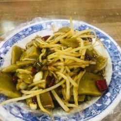 大瓜吃肥肠面,探寻地道美食背后的故事