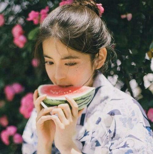 可爱真人吃瓜头像,跟随真人吃瓜头像，感受夏日清凉趣味