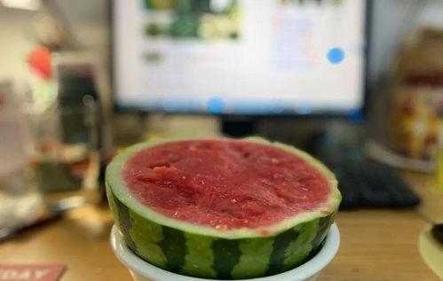 儿时吃瓜的情景,那些年我们一起吃瓜的日子