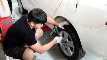 吃瓜修车美女,技能与美貌并存的现代都市传奇