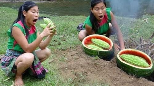 翠花吃新鲜的瓜,尽享清凉美味时光