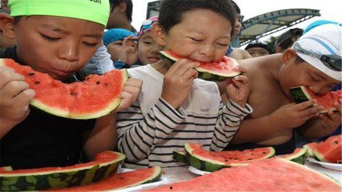 外国黑人吃酸瓜