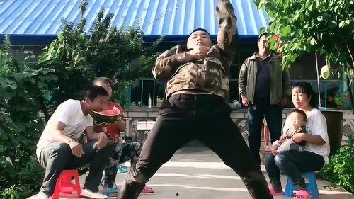 吃瓜舞视频,跟随潮流，一起摇摆