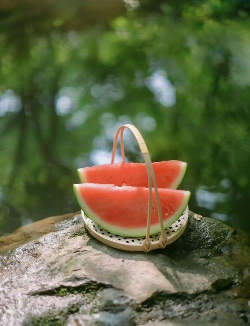 临沧野外吃瓜,共享夏日田园盛宴