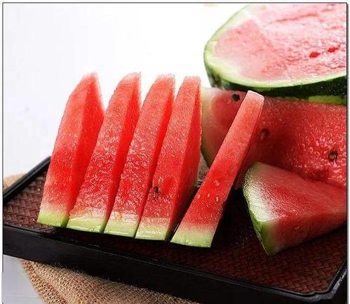 晓娟同学吃瓜,一场校园美食的狂欢盛宴