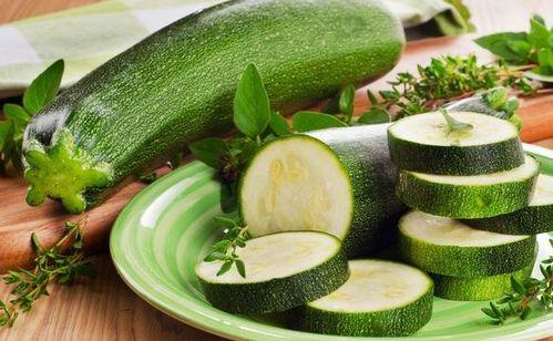 描写吃瓜看瓜的句子简短,观瓜品瓜趣谈